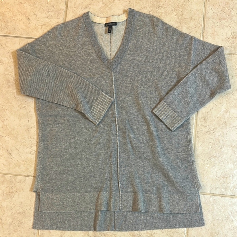 NWOT. Eileen Fisher Gray V-Neck pleated cashmere Sweater size S woman’s.